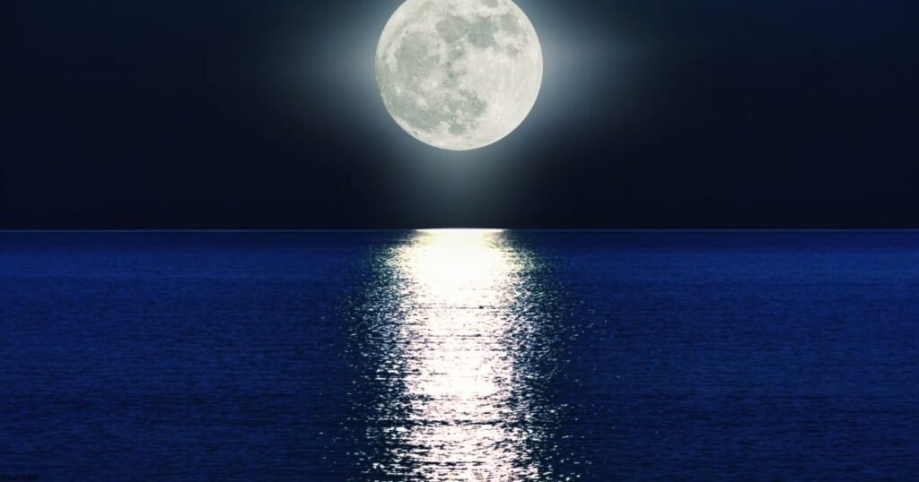Chand Shayari 2 Line English