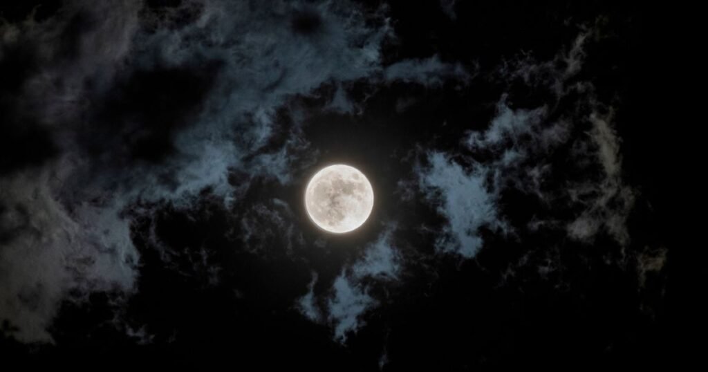 Chand Shayari On Life