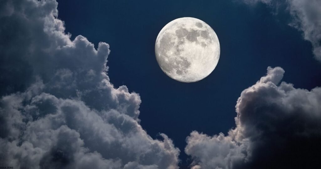Deep Meaning Chand Shayari Gulzar